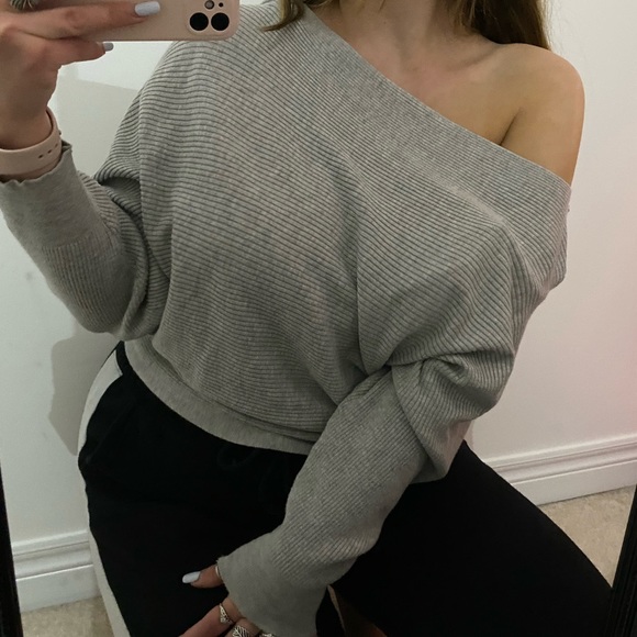 off the shoulder sweater - Picture 1 of 3